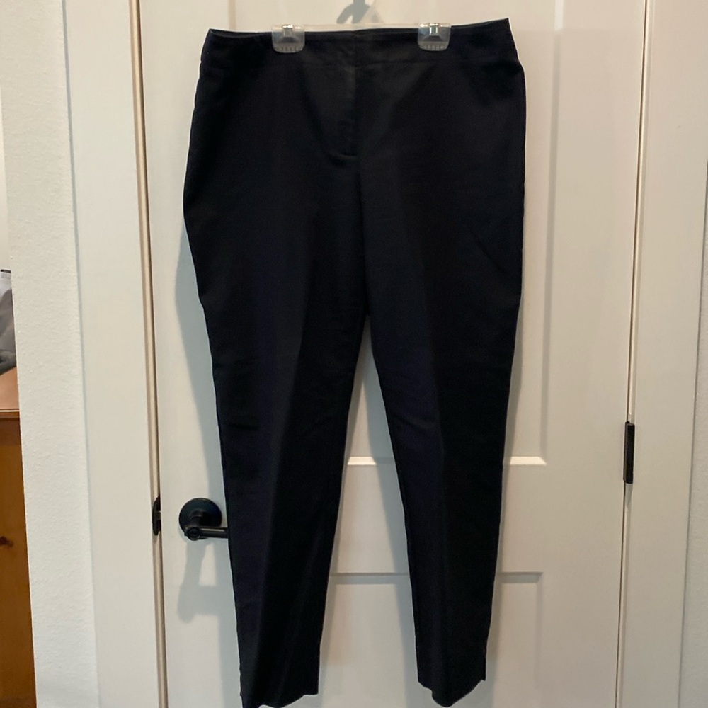 Chico’s‎ Ultimate Fit Ankle Pant.  Black.  Size 2